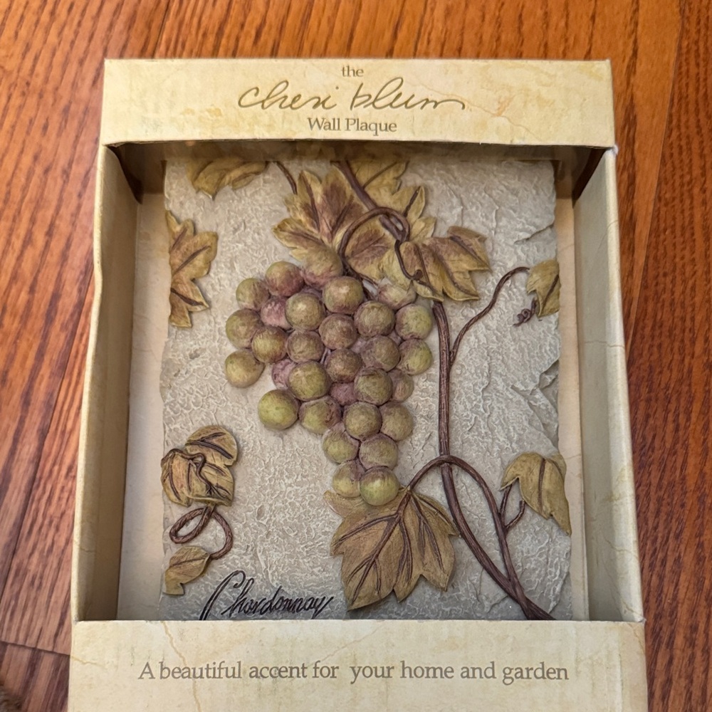 Wall Plaque with Grapes Design